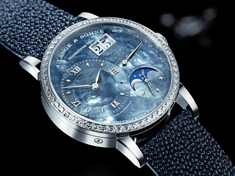 Minh họa tác dụng của lịch tuần trăng Moonphase trong việc theo dõi các pha mặt trăng