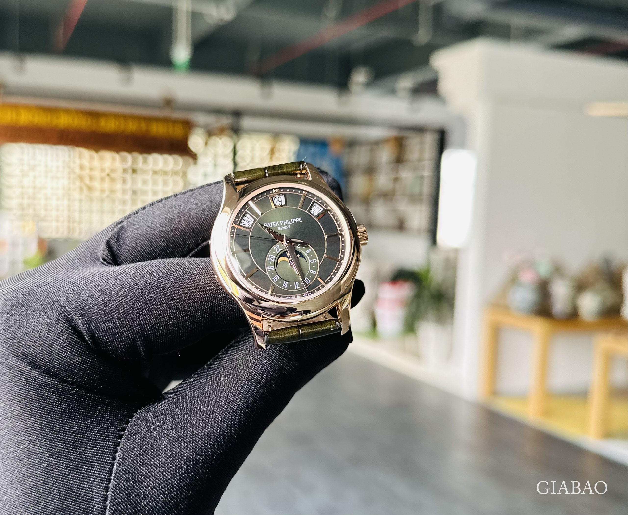 Đánh giá Đồng hồ Patek Philippe Annual Calendar 5205: Biểu tượng của sự Tinh hoa và Đẳng cấp