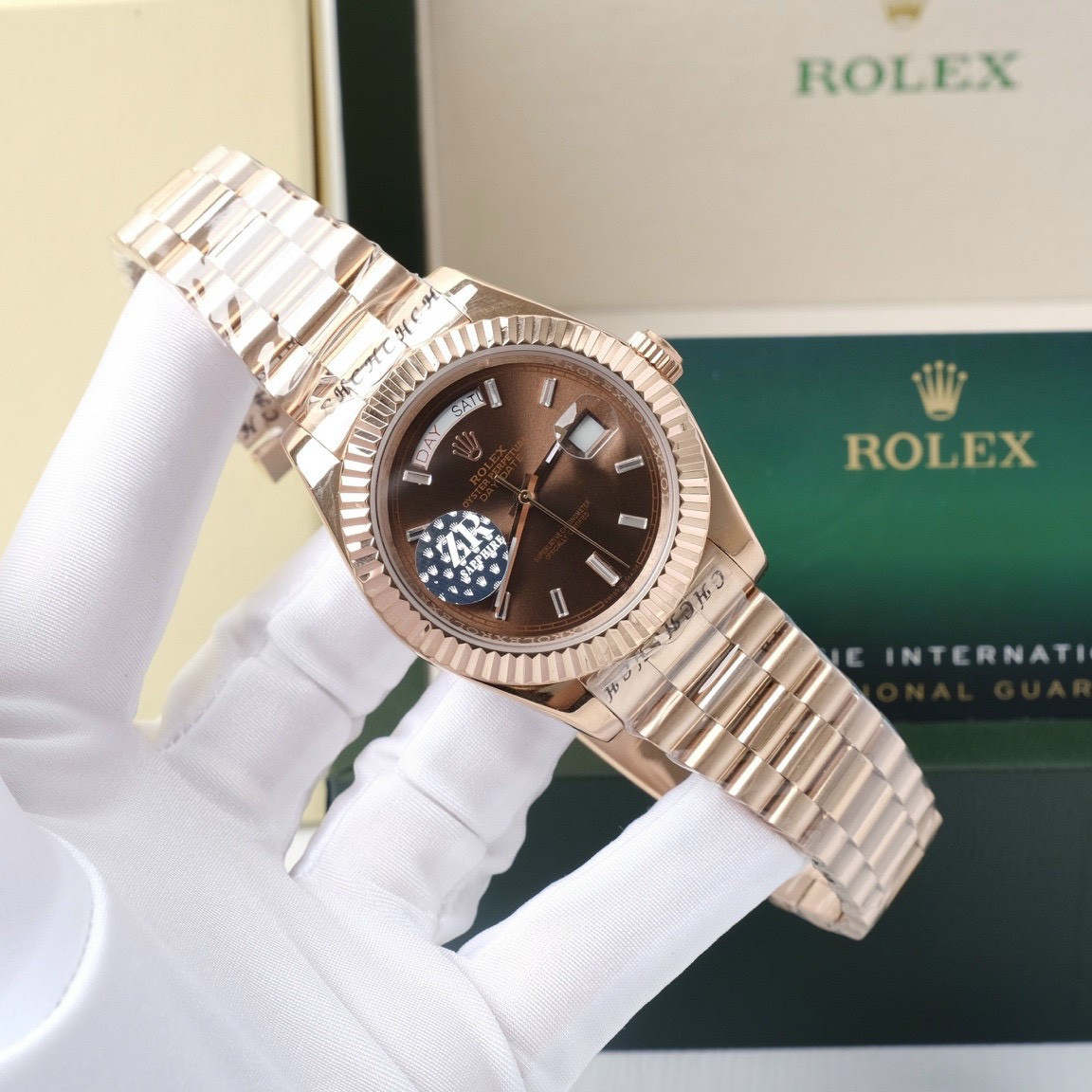 Đồng hồ nam Rolex Day-Date máy Nhật vàng hồng với mặt số chocolate