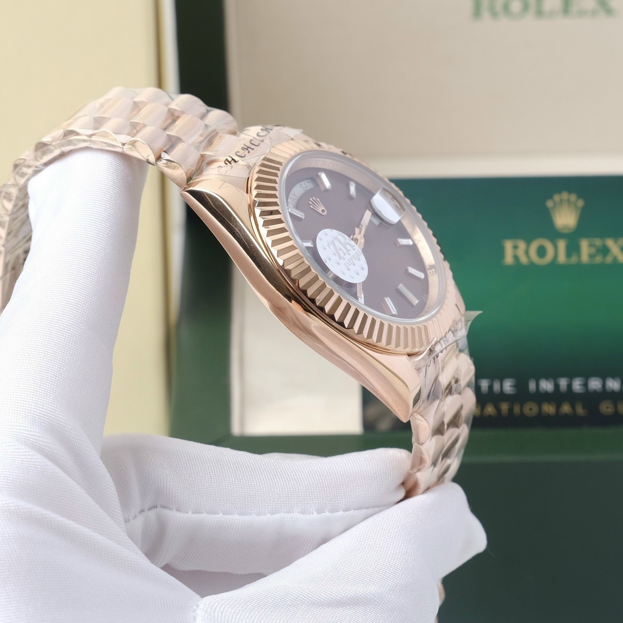 Đồng hồ nam Rolex Day-Date máy Nhật với bộ vỏ thép không gỉ mạ vàng