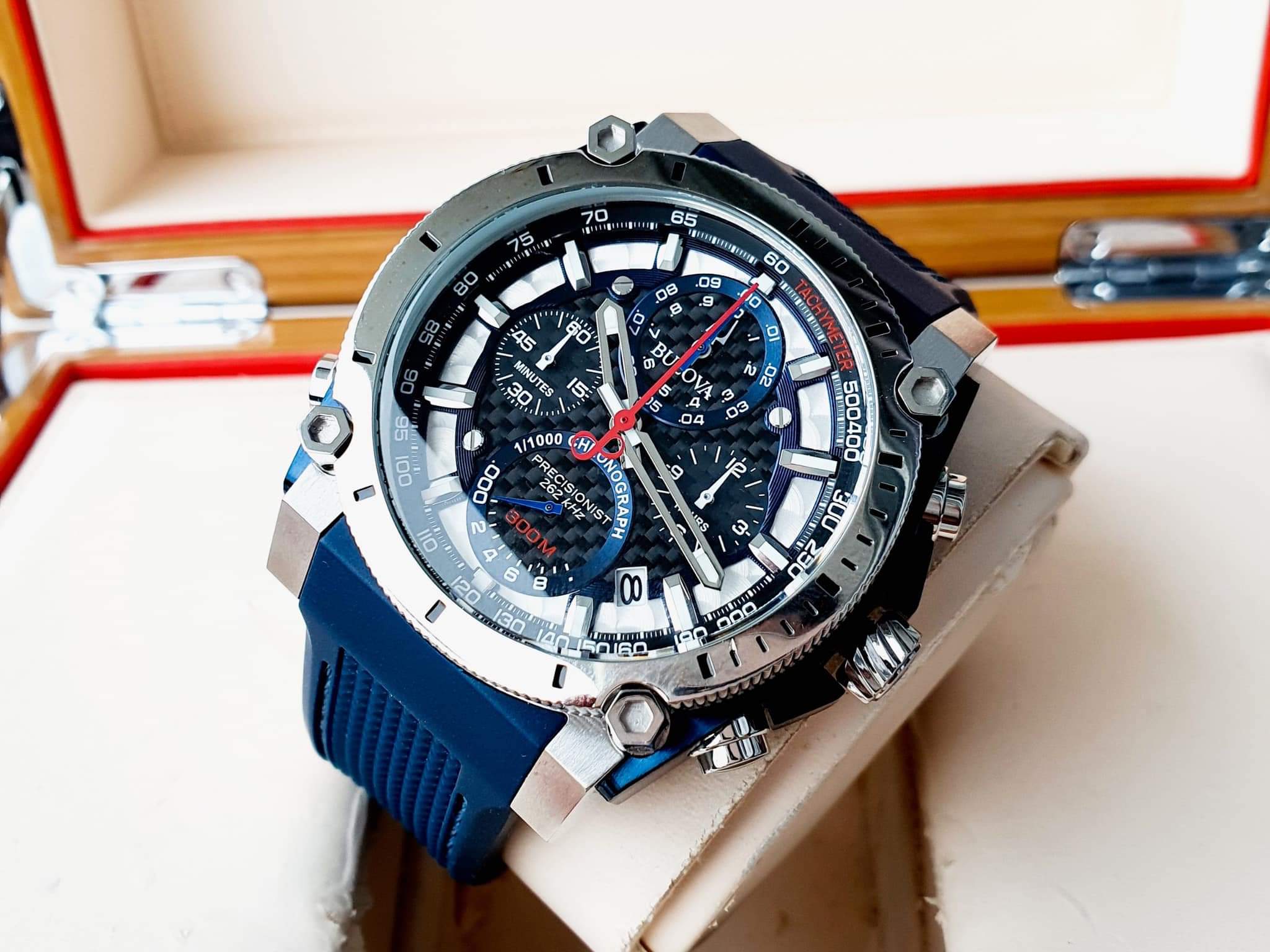 Đồng hồ Bulova Precisionist 262 kHz Đồng hồ Bulova Precisionist 262 kHz