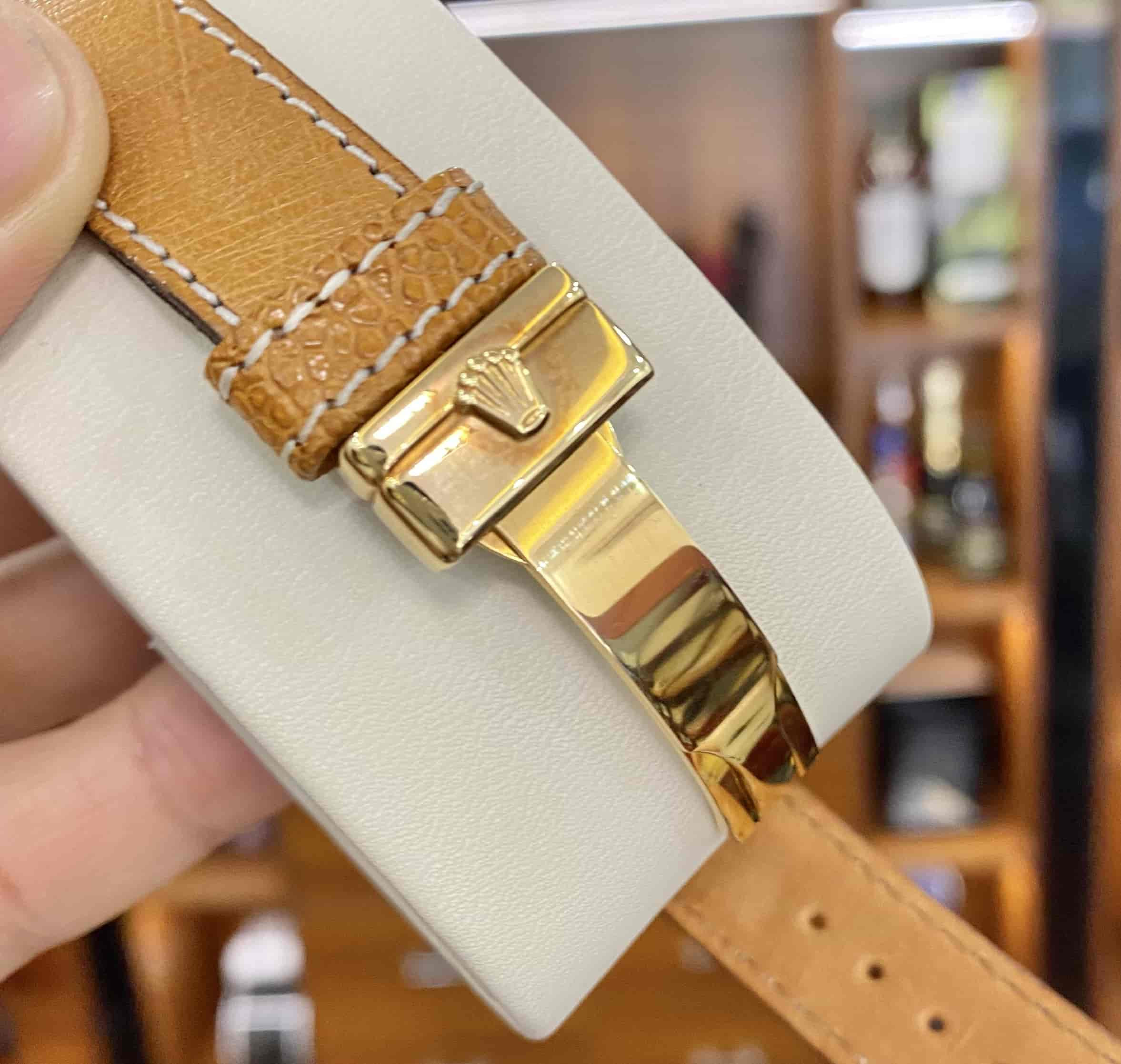 Cận cảnh mặt số tinh xảo của đồng hồ Rolex Cellini 6633 chính hãng với bộ máy Quartz