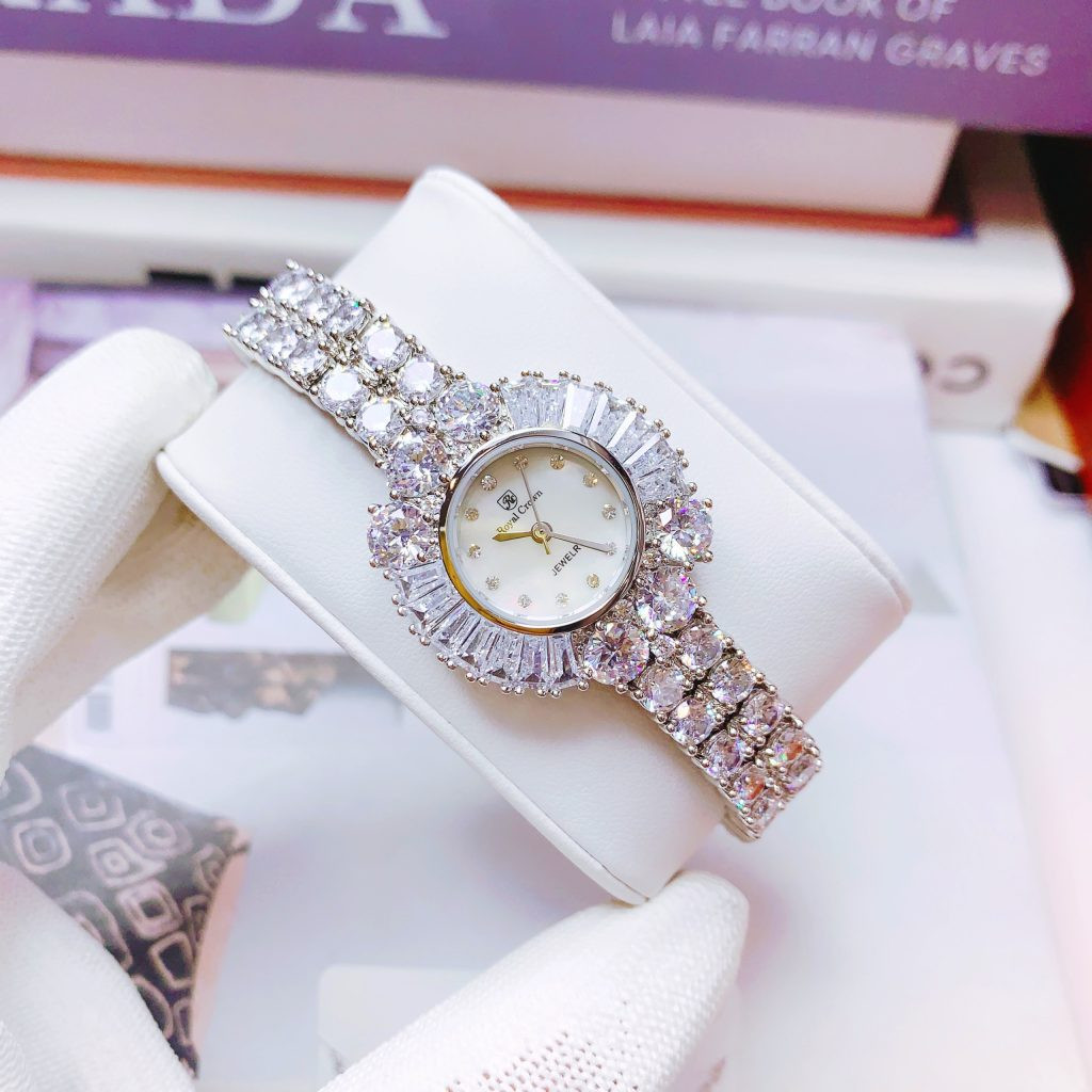 Mẫu đồng hồ nữ đính đá giá rẻ Royal Crown đang được yêu thích