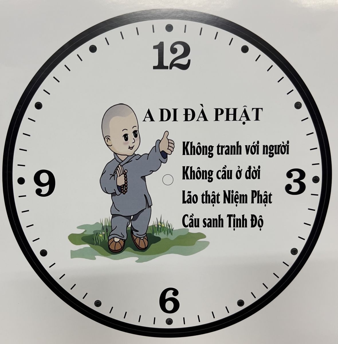 Đồng hồ treo tường in logo với tông màu trắng chủ đạo, thiết kế đơn giản nhưng sang trọng