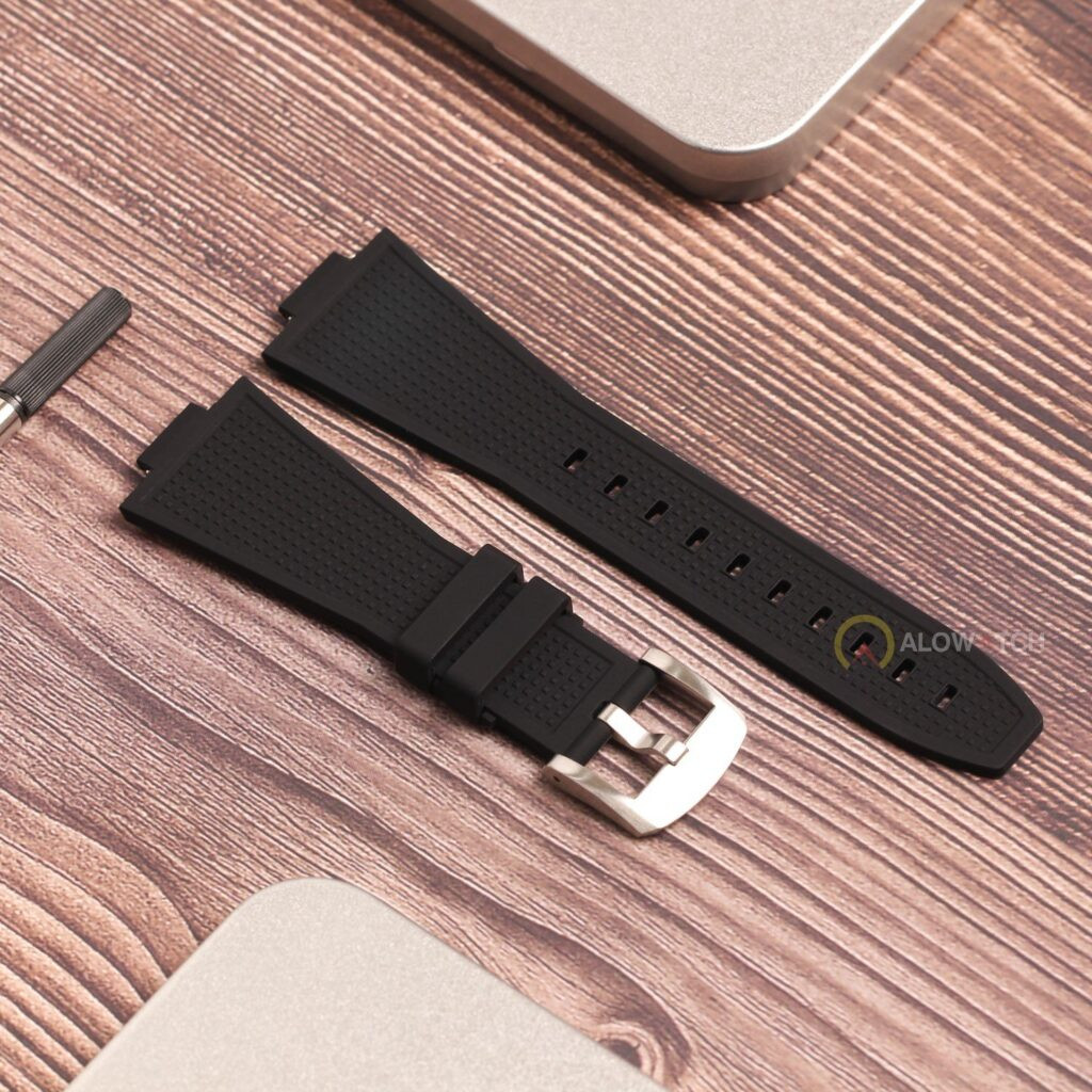Mặt trong của dây cao su đồng hồ Tissot PRX với vân chống trượt
