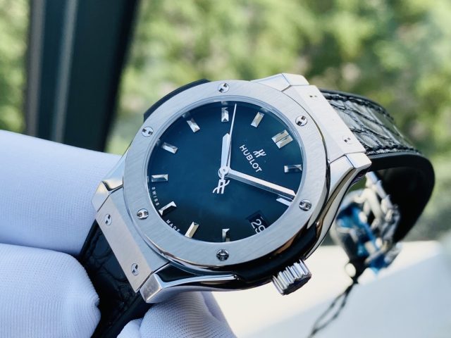 Đồng Hồ Hublot Nữ Màu Xanh: Biểu Tượng Của Sang Trọng Và Cá Tính