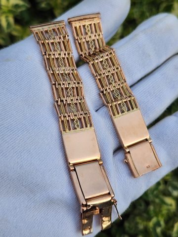 Dây Đồng Hồ Bằng Vàng 18K: Biểu Tượng Của Đẳng Cấp và Giá Trị Vượt Thời Gian
