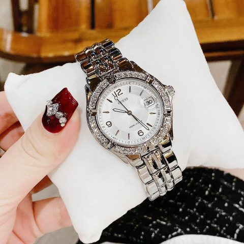 Đồng Hồ Quartz Nữ Dây Kim Loại: Biểu Tượng Của Sự Thanh Lịch Vượt Thời Gian