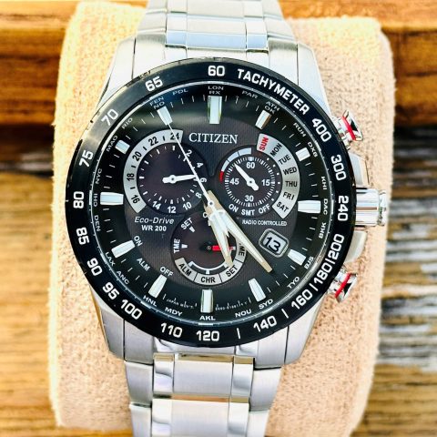 Đồng hồ Citizen Eco-Drive J810: Sự Kết Hợp Hoàn Hảo Giữa Công Nghệ và Phong Cách