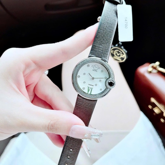 Đồng Hồ Nữ Diamond Dây Da: Biểu Tượng Của Sự Thanh Lịch Vượt Thời Gian