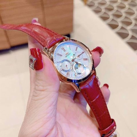Đồng Hồ Nữ Dáng Thể Thao: Bí Quyết Chọn Lựa & Top Mẫu Ưa Chuộng