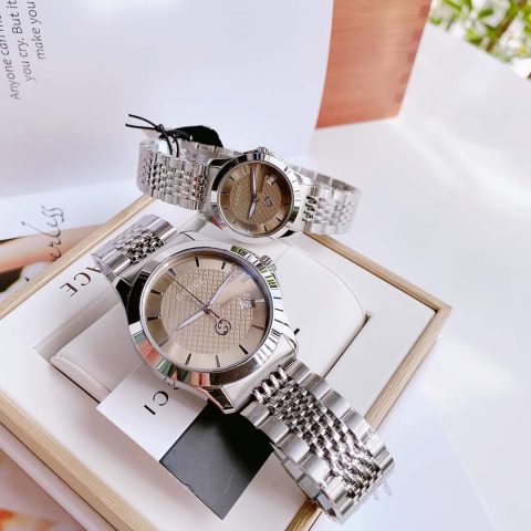 Đồng Hồ Cặp Gucci Chính Hãng: Biểu Tượng Tình Yêu Đẳng Cấp và Phong Cách Thời Thượng Đồng Hồ Cặp Gucci Chính Hãng: Biểu Tượng Tình Yêu Đẳng Cấp và Phong Cách Thời Thượng