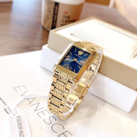 Cách Đeo Đồng Hồ Versace Mặt Vuông Nổi Bật Phong Cách và Đẳng Cấp