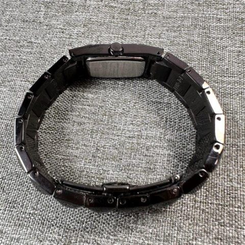 Trong thế giới đồng hồ cao cấp, đồng hồ Rado Jubile 148.0288 5 nổi bật như một biểu tượng của sự sang trọng, tinh tế và công nghệ vật liệu đỉnh cao. Mẫu đồng hồ này không chỉ là một phụ kiện thời trang mà còn là một tác phẩm nghệ thuật, thể hiện đẳng cấp và gu thẩm mỹ của người sở hữu. Với sự kết hợp hoàn hảo giữa thiết kế kinh điển và những cải tiến vượt trội, Rado Jubile 148.0288 5 đã chinh phục trái tim của nhiều tín đồ đồng hồ trên toàn cầu. Bài viết này sẽ đi sâu vào khám phá mọi khía cạnh của chiếc đồng hồ độc đáo này, từ lịch sử, thiết kế, vật liệu cho đến giá trị sưu tầm.