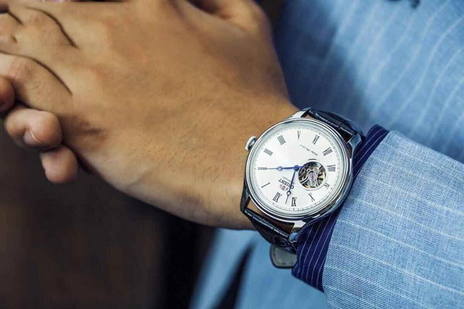 Đồng hồ Orient với thiết kế lộ máy độc đáo