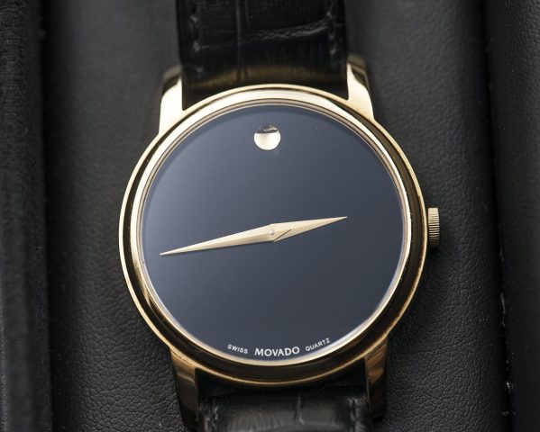 Cách phân biệt đồng hồ Movado chính hãng: Hướng dẫn chi tiết từ A đến Z