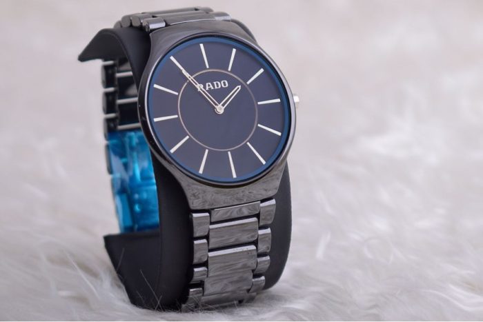 Đồng Hồ Rado Dây Đá Đen: Biểu Tượng Của Đẳng Cấp Và Sự Bền Bỉ Vượt Thời Gian