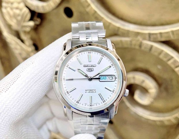 Đánh giá đồng hồ Emporio Armani: Chỉ là phụ kiện thời trang hay hơn thế?