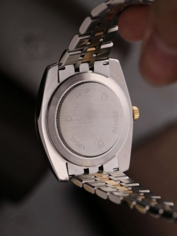 Romanson Là Đồng Hồ Nước Nào? Đánh Giá Chi Tiết Thương Hiệu Đồng Hồ Thụy Sĩ