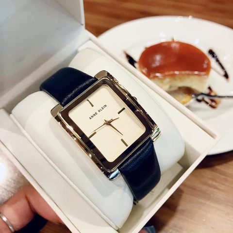 Đồng hồ Anne Klein mặt vuông dây da: Biểu tượng của sự thanh lịch và cá tính