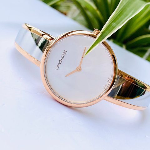 Đồng Hồ Nữ Hàng Hiệu CK: Biểu Tượng Của Sự Thanh Lịch Tối Giản
