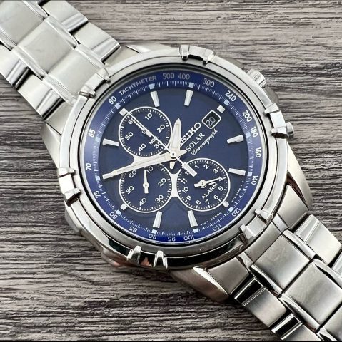 Đồng Hồ Seiko Solar Chronograph V172: Khám Phá Sự Kết Hợp Hoàn Hảo Giữa Công Nghệ Và Phong Cách