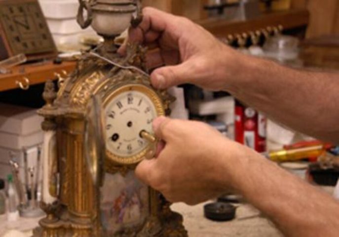Hướng Dẫn Chi Tiết Cách Lên Cót Đồng Hồ Quả Lắc Chuẩn Xác Nhất
