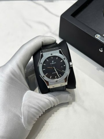 Đồng hồ Hublot Nam Chính Hãng: Biểu Tượng Của Đẳng Cấp và Đổi Mới