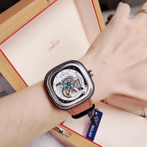 Đồng Hồ Cơ Nam Mặt To: Biểu Tượng Của Phong Cách Đẳng Cấp Cho Phái Mạnh