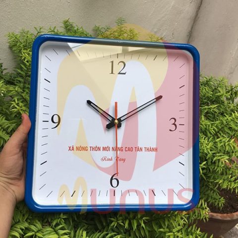 In Chữ Lên Đồng Hồ Treo Tường: Nghệ Thuật Cá Nhân Hóa Độc Đáo và Hiệu Quả