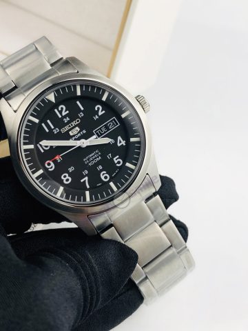 Dây kim loại đồng hồ Seiko 5 quân đội: Từ lịch sử đến phong cách bền bỉ vượt thời gian