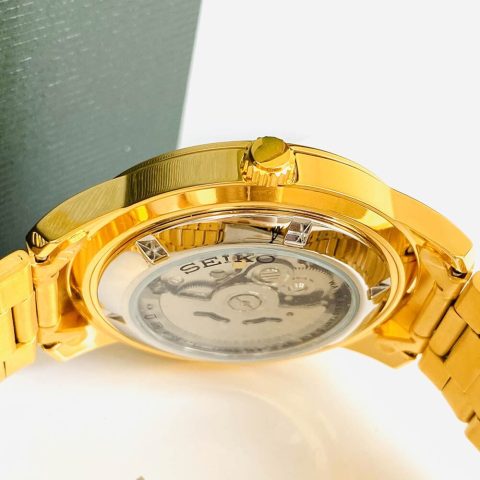 Đồng Hồ Nam Dây Kim Loại Mạ Vàng: Biểu Tượng Sang Trọng và Đẳng Cấp