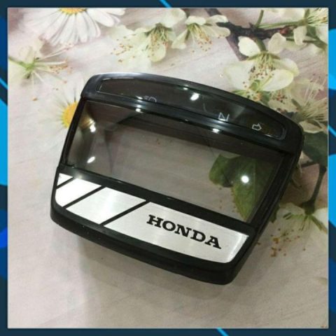 Công dụng của mặt kính đồng hồ: Hơn cả lớp bảo vệ đơn thuần