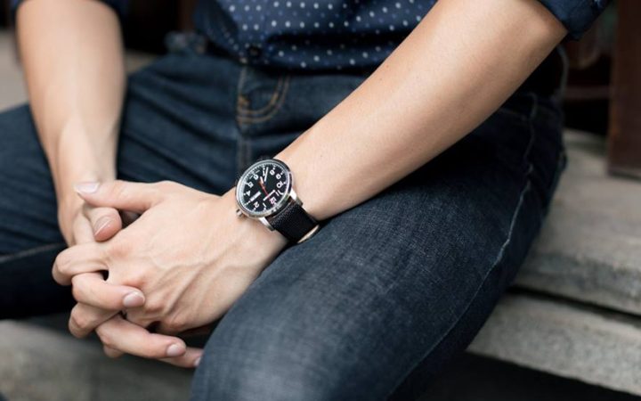 Giải Mã Tính Cách Người Đeo Đồng Hồ Tay Phải: Phá Vỡ Mọi Định Kiến