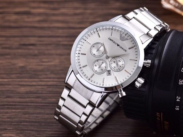 Đồng Hồ Emporio Armani AR B0725: Biểu Tượng Của Phong Cách và Đẳng Cấp Hiện Đại