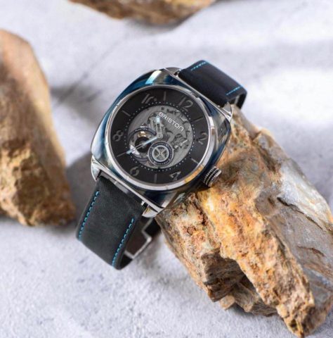 SA và CH trong Đồng Hồ Là Gì? Giải Mã Toàn Diện Kính Sapphire và Chức Năng Chronograph SA và CH trong Đồng Hồ Là Gì? Giải Mã Toàn Diện Kính Sapphire và Chức Năng Chronograph