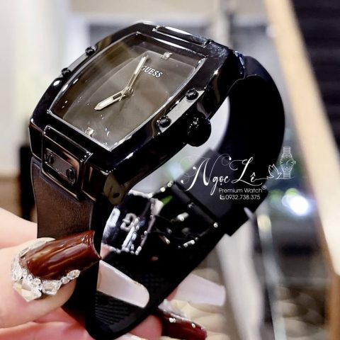 Trong thế giới đồng hồ cao cấp, đồng hồ Rado Jubile 148.0288 5 nổi bật như một biểu tượng của sự sang trọng, tinh tế và công nghệ vật liệu đỉnh cao. Mẫu đồng hồ này không chỉ là một phụ kiện thời trang mà còn là một tác phẩm nghệ thuật, thể hiện đẳng cấp và gu thẩm mỹ của người sở hữu. Với sự kết hợp hoàn hảo giữa thiết kế kinh điển và những cải tiến vượt trội, Rado Jubile 148.0288 5 đã chinh phục trái tim của nhiều tín đồ đồng hồ trên toàn cầu. Bài viết này sẽ đi sâu vào khám phá mọi khía cạnh của chiếc đồng hồ độc đáo này, từ lịch sử, thiết kế, vật liệu cho đến giá trị sưu tầm.