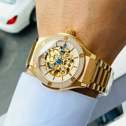 Đồng Hồ Size 42 Có To Không? Mọi Điều Bạn Cần Biết Để Chọn Kích Thước Phù Hợp
