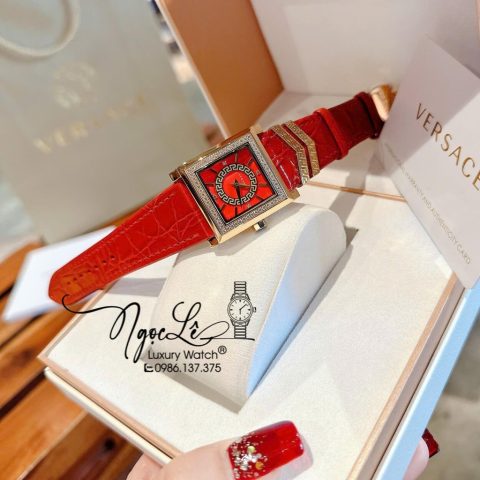Đồng Hồ Gucci Nữ Mặt Vuông: Biểu Tượng Của Thanh Lịch và Phong Cách Độc Đáo