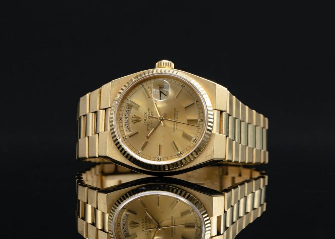Giá Đồng Hồ Rolex Quartz Chính Hãng: Sự Thật Đằng Sau Huyền Thoại
