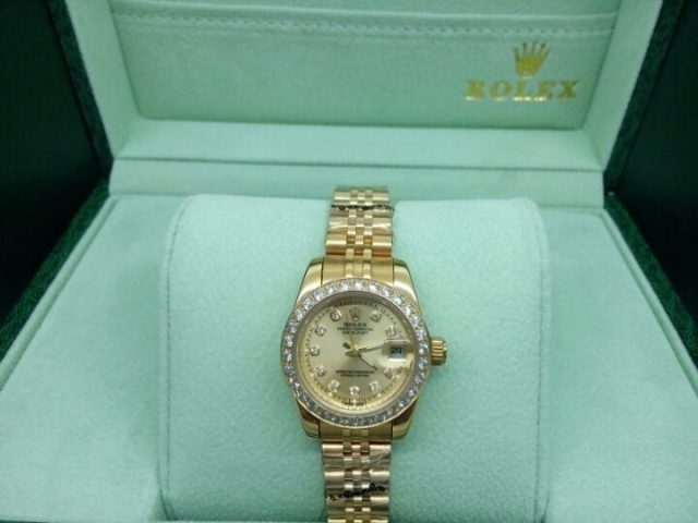 Đồng Hồ Rolex Geneve Nữ Giá Bao Nhiêu? Khám Phá Giá Trị Đẳng Cấp
