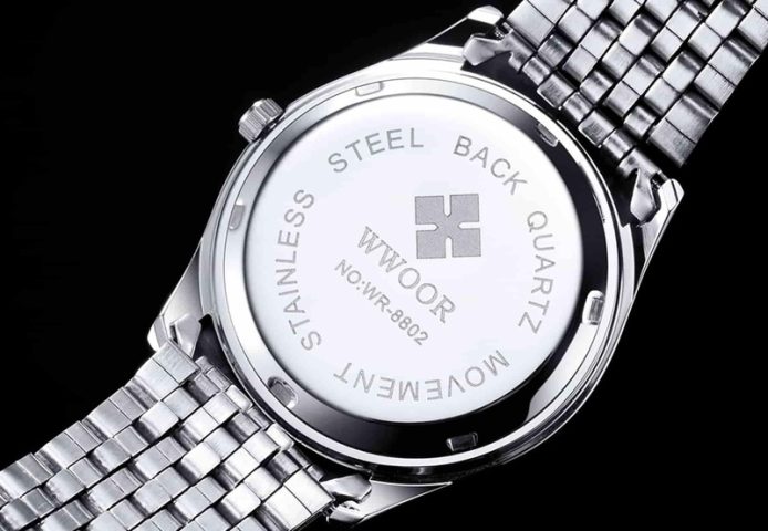 Đồng Hồ "Stainless Steel Back Made in China": Phá Bỏ Định Kiến và Đánh Giá Thực Tế