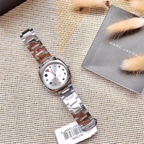 Đồng Hồ Marc Jacobs Mâm Xôi: Biểu Tượng Thời Trang Quyến Rũ Và Độc Đáo