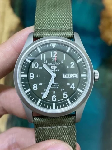 Đồng Hồ Seiko 5 Quân Đội Xwatch: Khám Phá Huyền Thoại Bền Bỉ và Đẳng Cấp Thật Sự