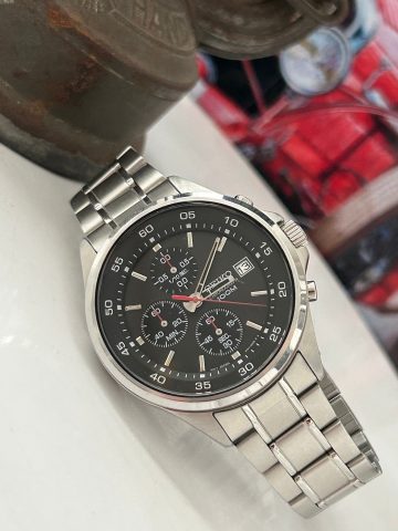 Đồng Hồ Seiko Chronograph 100m 4T57: Vẻ Đẹp Thể Thao Kết Hợp Cùng Độ Chính Xác Vượt Trội
