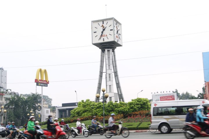 Vòng Xoay Trên Mặt Đồng Hồ Để Làm Gì? Khám Phá Toàn Diện Vành Bezel Đa Năng