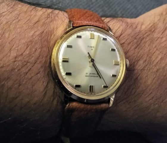 Đồng Hồ Timex Cổ Lên Dây: Vẻ Đẹp Vượt Thời Gian Của Một Huyền Thoại
