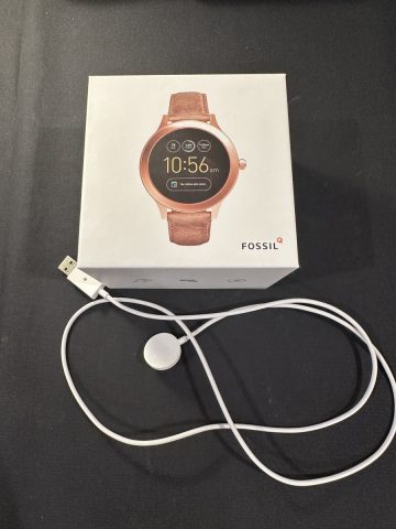 Đánh Giá Chi Tiết Đồng Hồ Thông Minh Fossil Q Explorist: Phong Cách Gặp Gỡ Công Nghệ