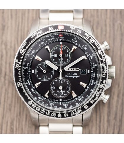 Đồng Hồ Seiko Solar Chronograph V172: Khám Phá Sự Kết Hợp Hoàn Hảo Giữa Công Nghệ Và Phong Cách