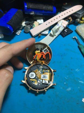 Thay Pin Đồng Hồ Fossil Giá Bao Nhiêu? Hướng Dẫn Chi Tiết A-Z